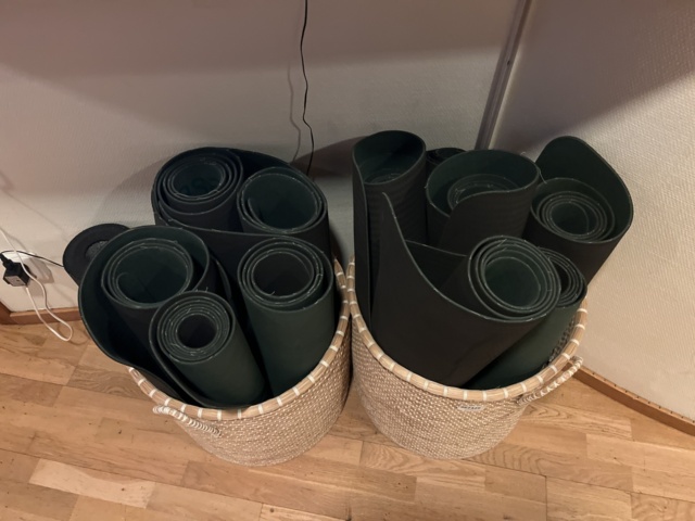 962329-4 Yogamattor 11 stycken casall inkl. Korgar