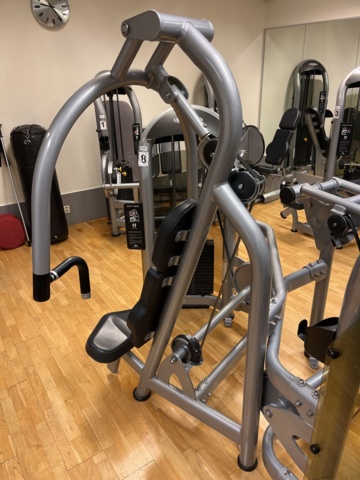 962379-2 Matrix Chest Press