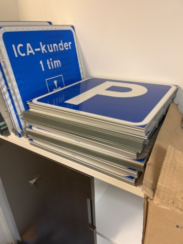 962403-4 Warehouse with parking signs