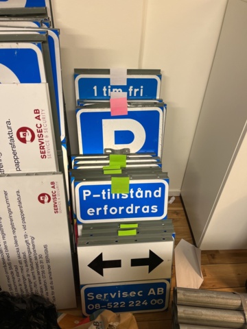 962403-7 Warehouse with parking signs