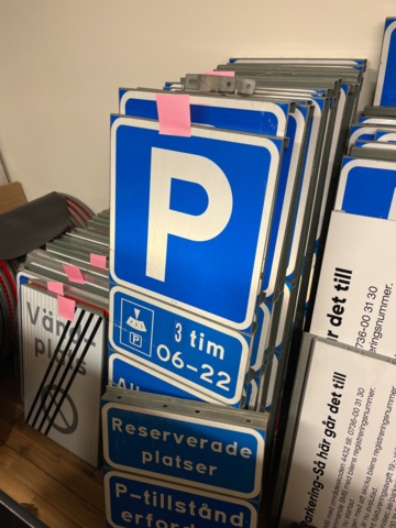 962403-9 Warehouse with parking signs
