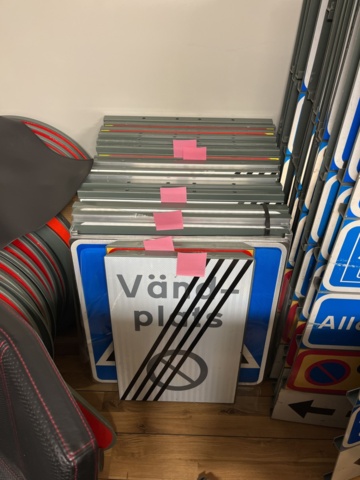 962403-10 Warehouse with parking signs