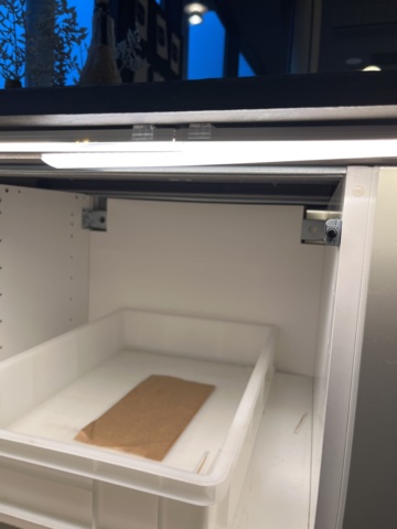 962416-6 Serving bench including contents