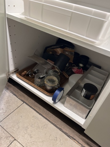 962416-7 Serving bench including contents