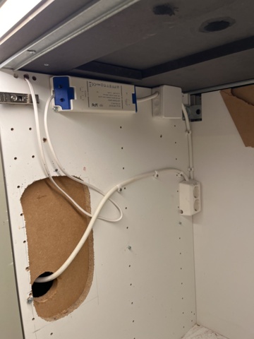 962416-8 Serving bench including contents