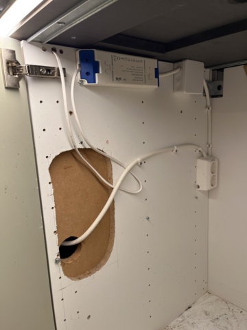 962416-9 Serving bench including contents