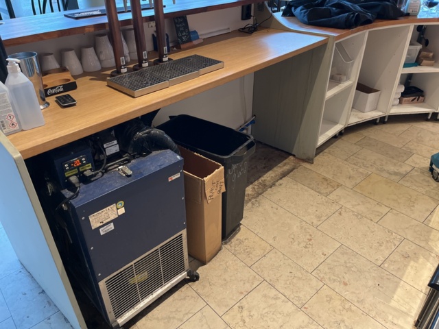 962469-5 Site-built bar counter approx. 7 meters curved