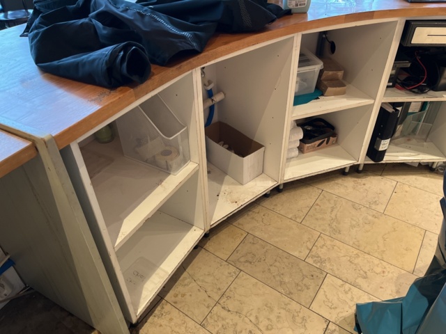 962469-6 Site-built bar counter approx. 7 meters curved