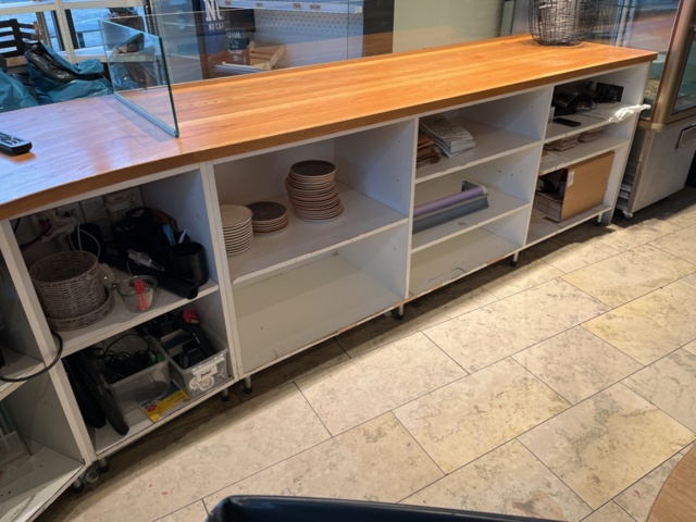 962469-7 Site-built bar counter approx. 7 meters curved