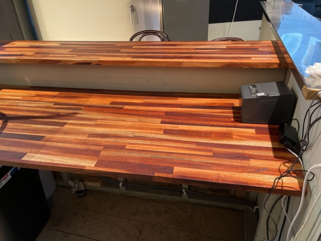 962469-9 Site-built bar counter approx. 7 meters curved