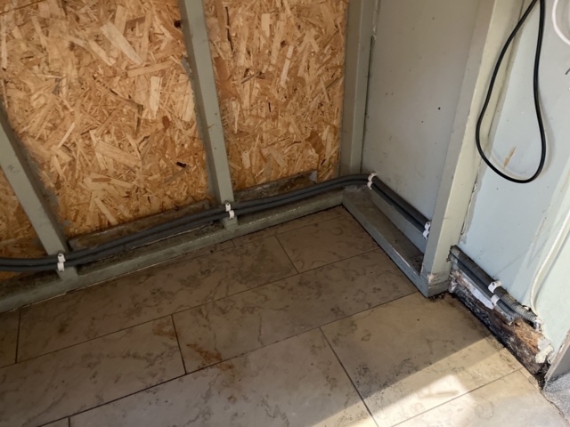 962469-12 Site-built bar counter approx. 7 meters curved