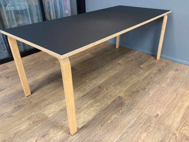 975396-6 Pöytä 180cm x 80cm ja 6kpl Artekin 69 tuoleja