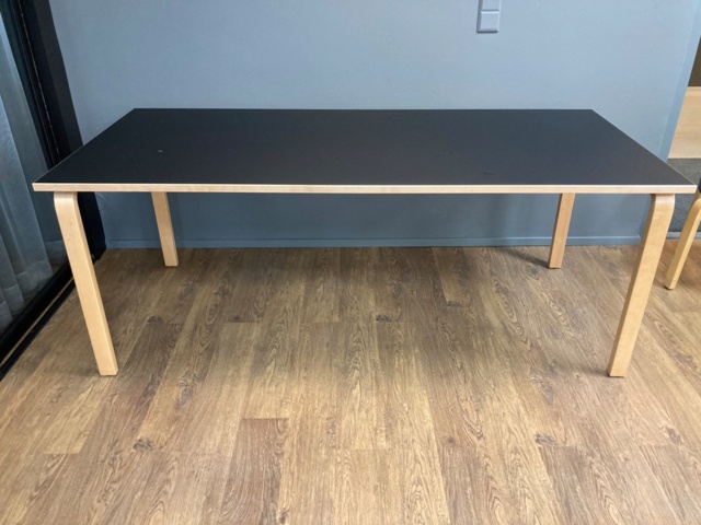 975396-8 Pöytä 180cm x 80cm ja 6kpl Artekin 69 tuoleja