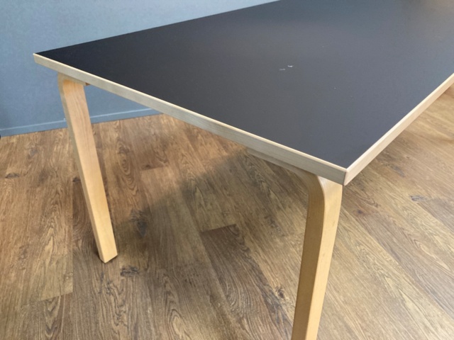 975396-9 Pöytä 180cm x 80cm ja 6kpl Artekin 69 tuoleja