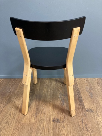 975396-13 Pöytä 180cm x 80cm ja 6kpl Artekin 69 tuoleja