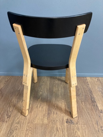 975396-21 Pöytä 180cm x 80cm ja 6kpl Artekin 69 tuoleja