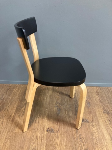 975396-26 Pöytä 180cm x 80cm ja 6kpl Artekin 69 tuoleja