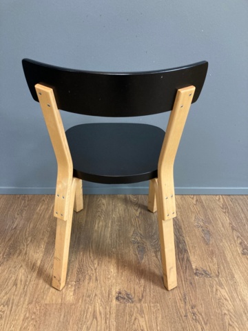 975396-27 Pöytä 180cm x 80cm ja 6kpl Artekin 69 tuoleja