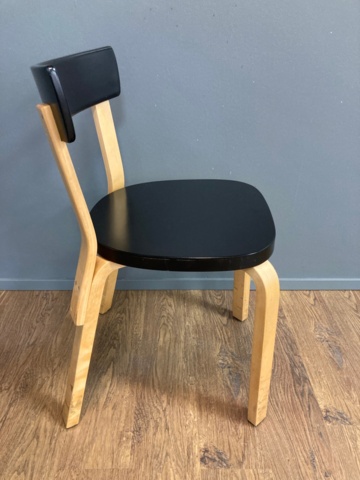 975396-32 Pöytä 180cm x 80cm ja 6kpl Artekin 69 tuoleja