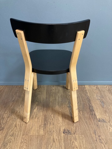 975396-33 Pöytä 180cm x 80cm ja 6kpl Artekin 69 tuoleja