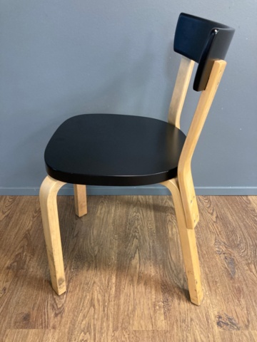 975396-40 Pöytä 180cm x 80cm ja 6kpl Artekin 69 tuoleja