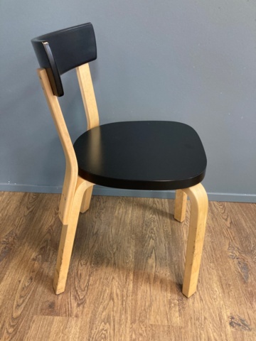 975396-44 Pöytä 180cm x 80cm ja 6kpl Artekin 69 tuoleja