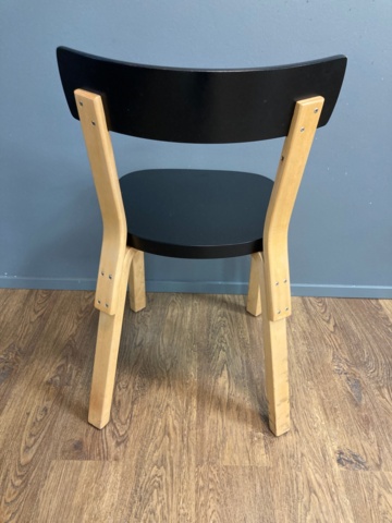 975396-46 Pöytä 180cm x 80cm ja 6kpl Artekin 69 tuoleja