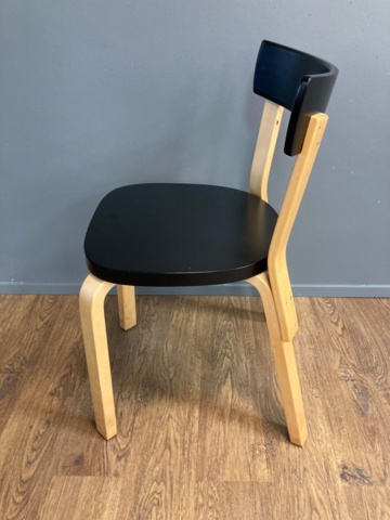 975396-47 Pöytä 180cm x 80cm ja 6kpl Artekin 69 tuoleja