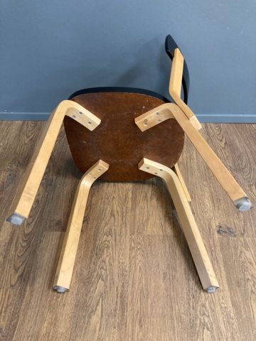 975396-48 Pöytä 180cm x 80cm ja 6kpl Artekin 69 tuoleja