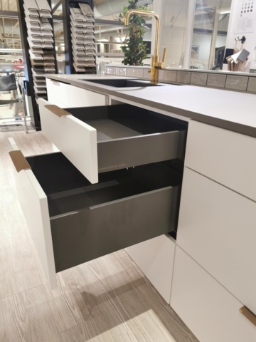 975542-5 Exhibition kitchen Solid * Updated information *