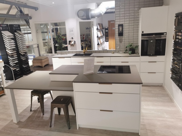 975542-2 Exhibition kitchen Solid * Updated information *