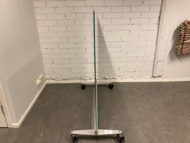 975574-2 Isku lasinen väliseinä pyörillä