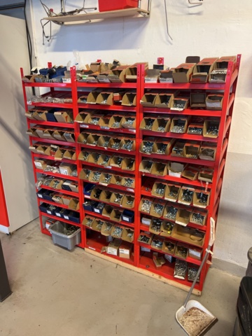 946569-2 Assortment with bolt, nut and more