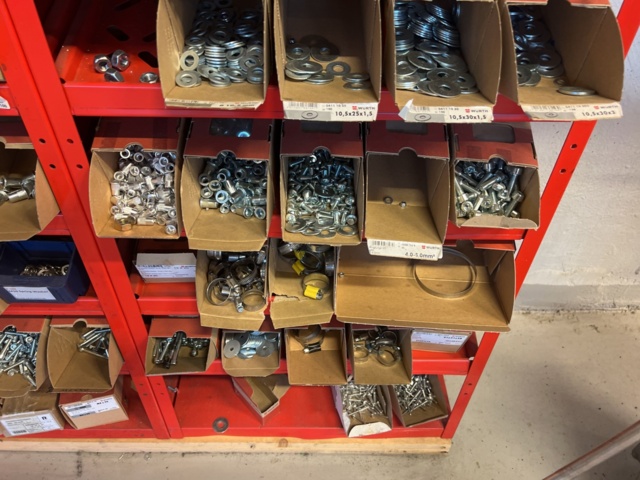 946569-5 Assortment with bolt, nut and more