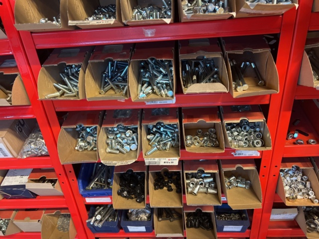 946569-7 Assortment with bolt, nut and more