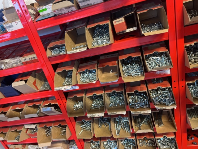 946569-8 Assortment with bolt, nut and more