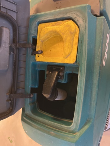 946587-6 Combi scrubber Tennant T300