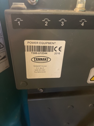 946587-8 Combi scrubber Tennant T300