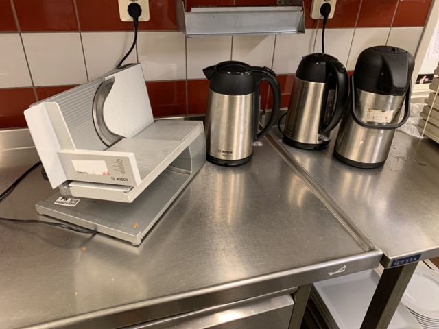 940823-1 Cutting machine Bosch AS9ST, 2 kettles Bosch, thermos