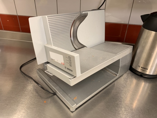 940823-2 Cutting machine Bosch AS9ST, 2 kettles Bosch, thermos