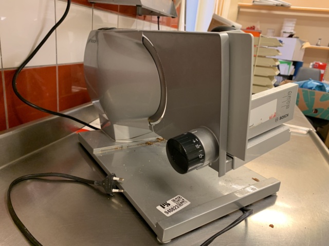 940823-4 Cutting machine Bosch AS9ST, 2 kettles Bosch, thermos