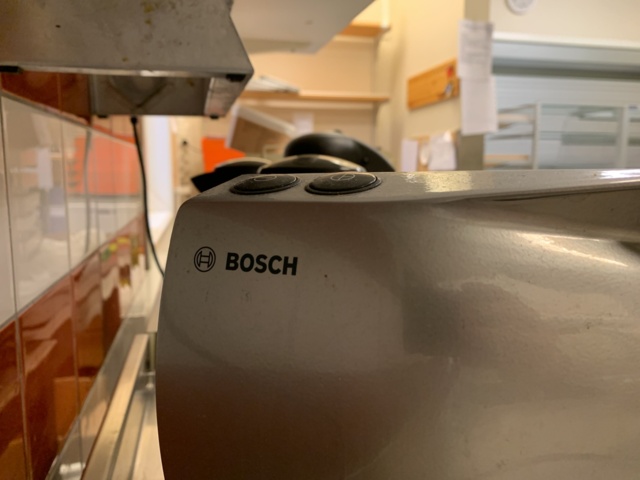 940823-5 Cutting machine Bosch AS9ST, 2 kettles Bosch, thermos