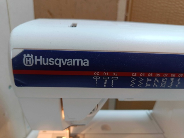 Sewing machine Husqvarna Viking 425 - PS Auction - We value the future
