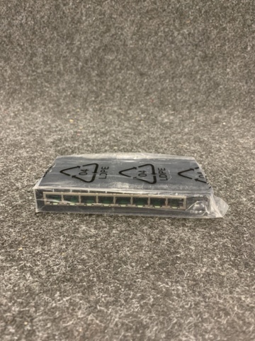971135-1 Mini Switch 8XRJ45 10/100MBPS