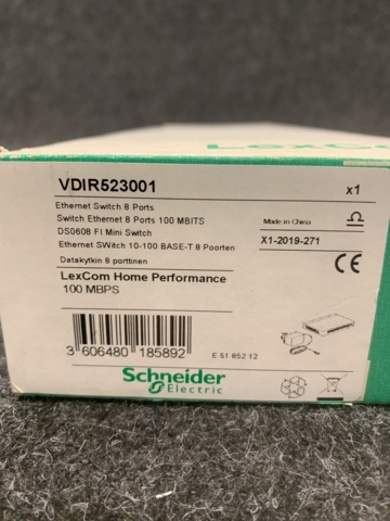 971135-4 Mini Switch 8XRJ45 10/100MBPS