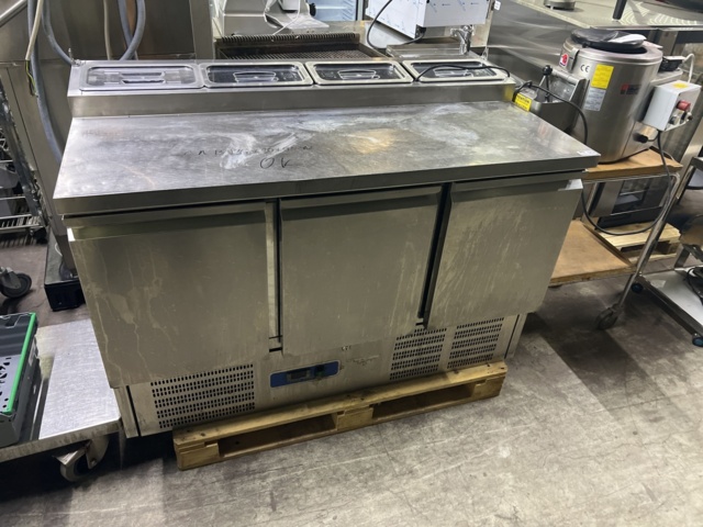 896979-1 sideboard fridge with 3 cabinets and chute