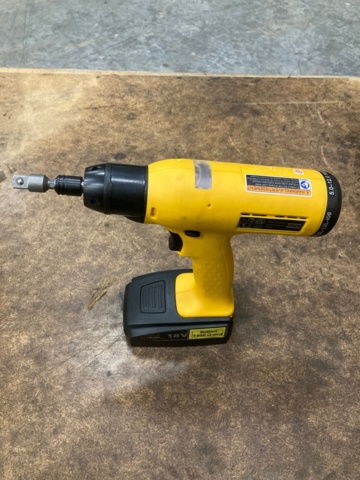 977177-2 Atlas Copco screwdriver with batteries and battery charger