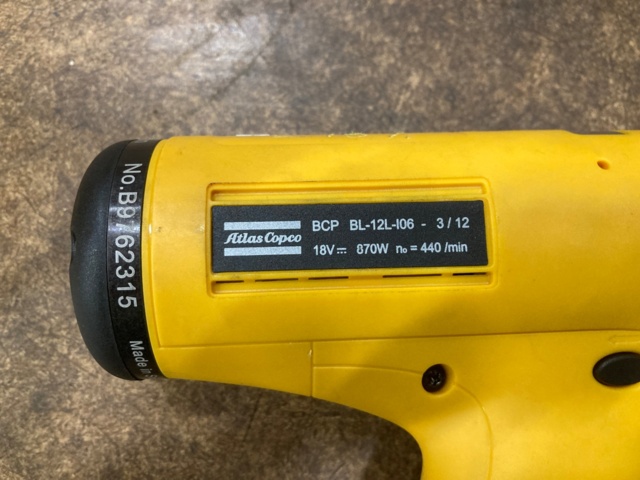 977177-3 Atlas Copco screwdriver with batteries and battery charger