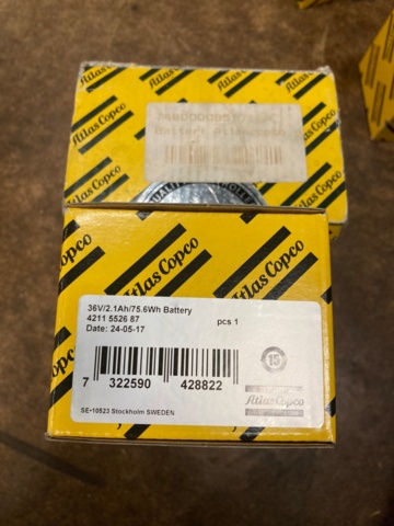 977177-4 Atlas Copco screwdriver with batteries and battery charger