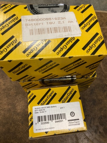 977177-5 Atlas Copco screwdriver with batteries and battery charger